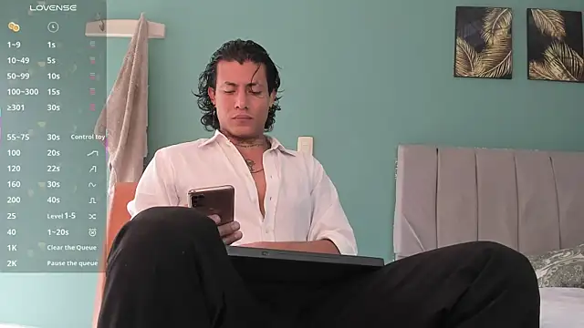Snapshot of Damian_Romanoff chatting on 05-13-26, 02:58 Damian Romanoff online show from 05-13-26, 02:58
