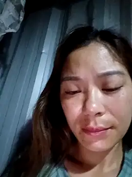 Snapshot of mia0033 chatting on 05-07-26, 10:15 mia0033 online show from 05-07-26, 10:15
