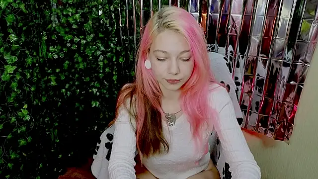 Snapshot of Sansarella chatting on 01-23-25, 06:35 Sansarella online show from 01-23-25, 06:35