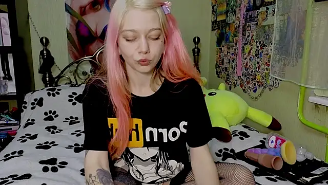 Snapshot of Sansarella chatting on 03-20-25, 05:15 Sansarella online show from 03-20-25, 05:15