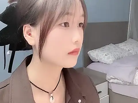 Xiaoqing00 online show from 04-12-26, 10:31