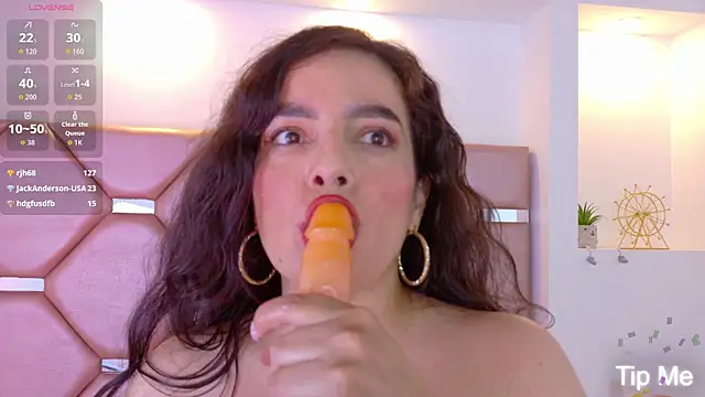 Snapshot of miiaa_collins_ chatting on 04-19-26, 06:10 miiaa collins online show from 04-19-26, 06:10