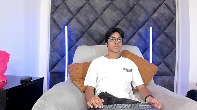 LiamKron online show from 05-06-26, 11:15