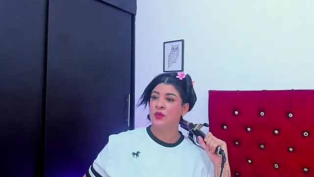 Snapshot of Katty_West chatting on 05-04-26, 07:32 Katty West online show from 05-04-26, 07:32
