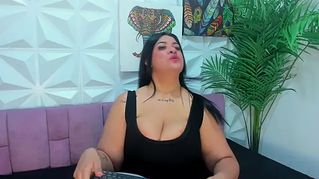 Snapshot of Katty_West chatting on 05-31-26, 03:41 Katty West online show from 05-31-26, 03:41