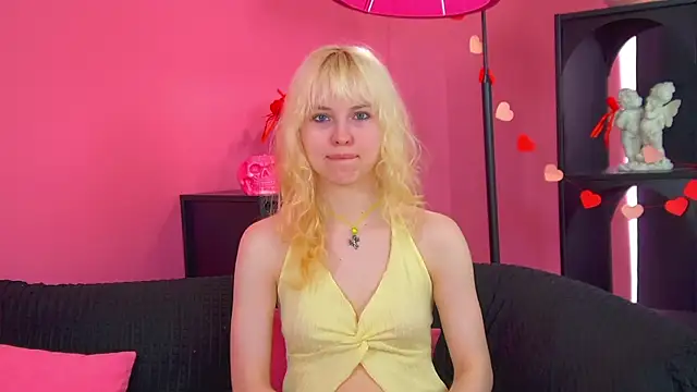 Snapshot of HannahHollis chatting on 06-20-26, 06:27 HannahHollis online show from 06-20-26, 06:27