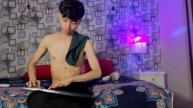 Snapshot of Twink_Sebas7 chatting on 06-07-26, 12:09 Twink Sebas7 online show from 06-07-26, 12:09