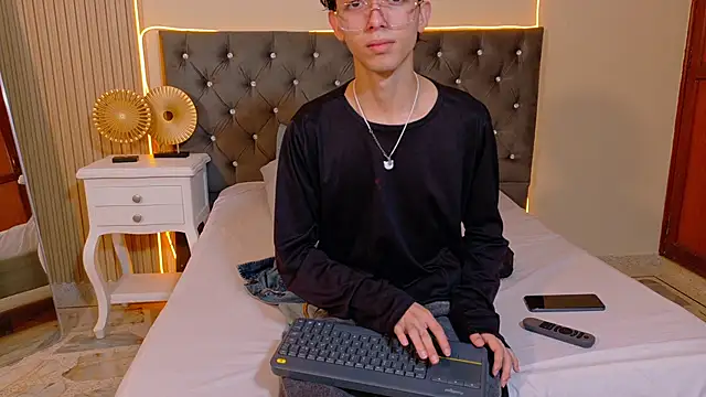 Snapshot of Twink_Sebas7 chatting on 07-02-26, 12:22 Twink Sebas7 online show from 07-02-26, 12:22