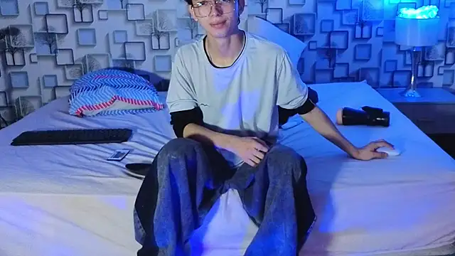 Snapshot of Twink_Sebas7 chatting on 07-12-26, 12:29 Twink Sebas7 online show from 07-12-26, 12:29