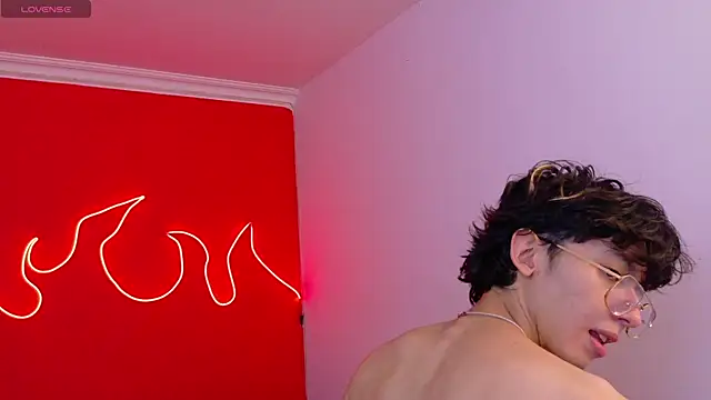 Snapshot of Twink_Sebas7 chatting on 07-17-26, 03:35 Twink Sebas7 online show from 07-17-26, 03:35