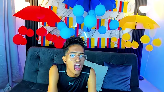triiangel latinboy online show from 06-19-26, 12:31