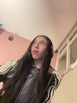 AlanaMartinez Pink online show from 04-12-26, 08:41