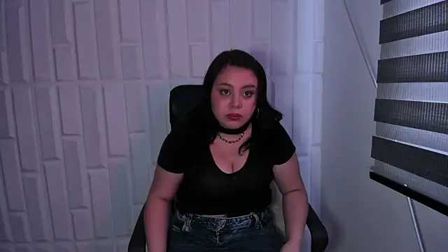 Snapshot of RoxaneBrown chatting on 06-17-26, 07:26 RoxaneBrown online show from 06-17-26, 07:26