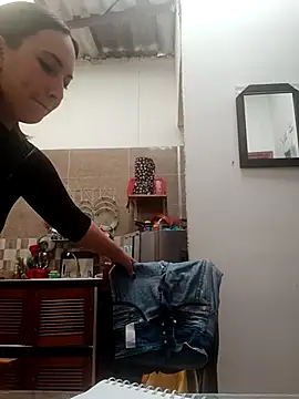 AlaiaLux online show from 04-18-26, 09:37