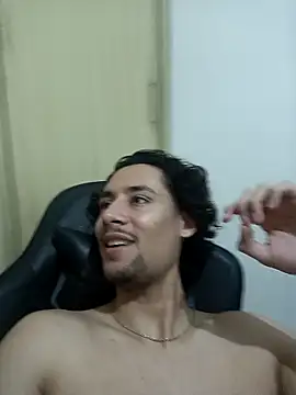 Snapshot of Emilprime chatting on 04-10-26, 01:33 Emilprime online show from 04-10-26, 01:33