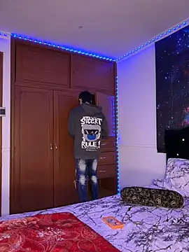 RoughDiamond  online show from 04-12-26, 10:31