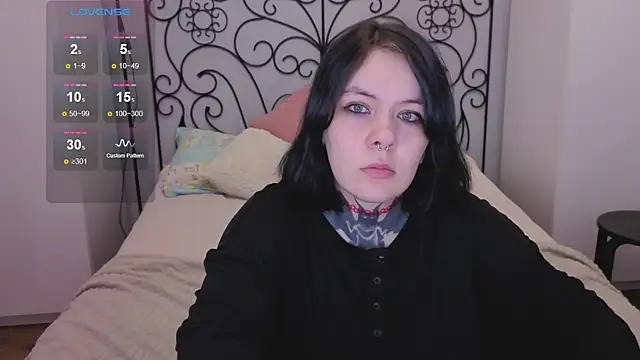 Snapshot of QwertyAnnie_Lbo chatting on 04-23-26, 01:35 QwertyAnnie Lbo online show from 04-23-26, 01:35