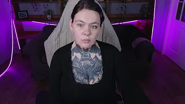 Snapshot of QwertyAnnie_Lbo chatting on 04-27-26, 12:19 QwertyAnnie Lbo online show from 04-27-26, 12:19