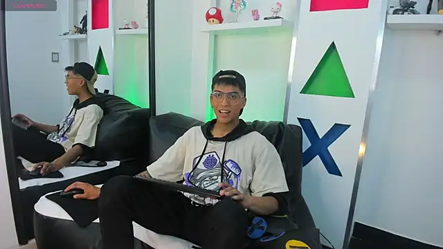 Aziel Jenner online show from 04-17-26, 04:48