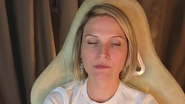 angelina wings online show from 04-15-26, 10:21