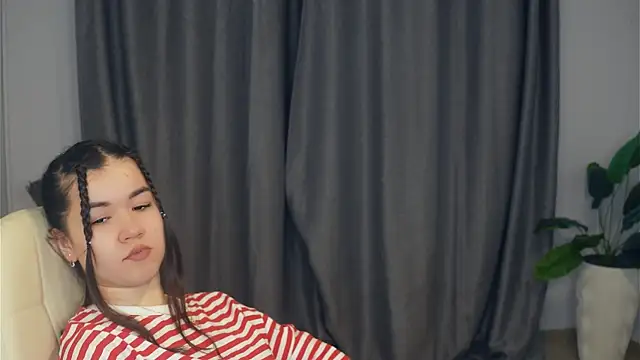 ShanaYock online show from 04-12-26, 01:38