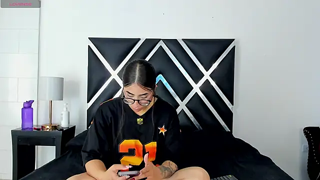 Snapshot of TomAndGia chatting on 04-25-26, 11:57 TomAndGia online show from 04-25-26, 11:57