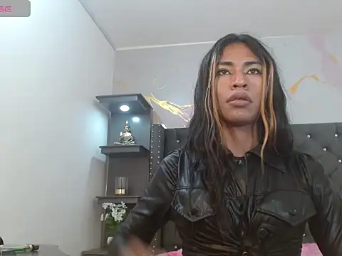 Naomisaenz01 online show from 05-30-26, 06:54