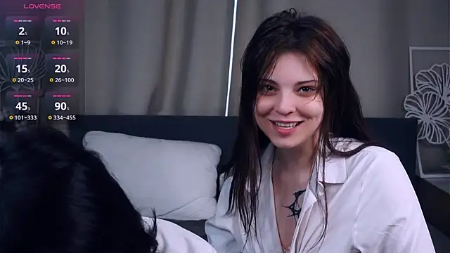 Snapshot of ReynaGrinvalsky chatting on 06-18-26, 08:25 ReynaGrinvalsky online show from 06-18-26, 08:25