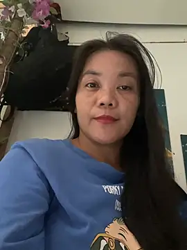 Snapshot of holdmetight21 chatting on 04-13-26, 01:44 holdmetight21 online show from 04-13-26, 01:44