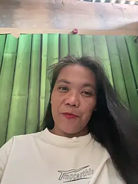 Snapshot of holdmetight21 chatting on 04-16-26, 04:24 holdmetight21 online show from 04-16-26, 04:24