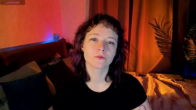 Snapshot of Ricki_Bloom chatting on 07-02-26, 01:16 Ricki Bloom online show from 07-02-26, 01:16