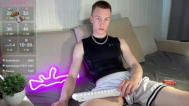 Snapshot of Travis_Gracile chatting on 07-14-26, 09:25 Travis Gracile online show from 07-14-26, 09:25