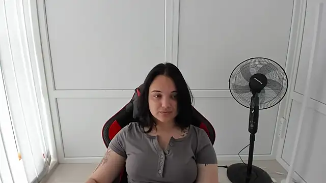 Snapshot of Caroline_cutte chatting on 06-14-26, 06:48 Caroline cutte online show from 06-14-26, 06:48