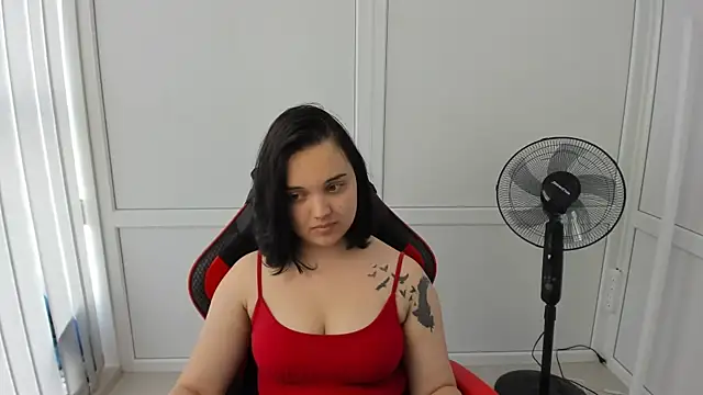 Snapshot of Caroline_cutte chatting on 06-17-26, 08:39 Caroline cutte online show from 06-17-26, 08:39