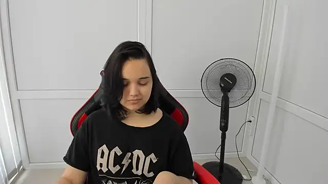 Snapshot of Caroline_cutte chatting on 06-18-26, 06:46 Caroline cutte online show from 06-18-26, 06:46