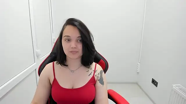 Snapshot of Caroline_cutte chatting on 06-19-26, 07:45 Caroline cutte online show from 06-19-26, 07:45