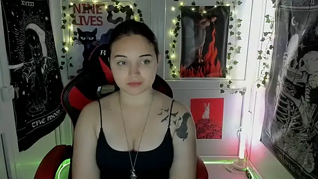 Snapshot of Caroline_cutte chatting on 07-11-26, 06:10 Caroline cutte online show from 07-11-26, 06:10
