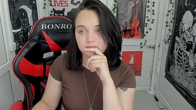 Snapshot of Caroline_cutte chatting on 07-20-26, 10:39 Caroline cutte online show from 07-20-26, 10:39