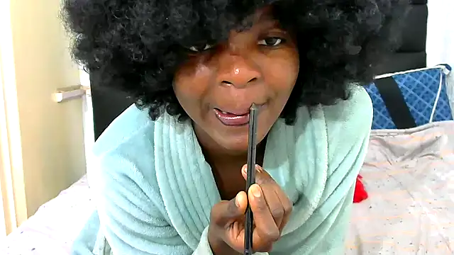 Snapshot of PetiteEbonyBabe_ chatting on 06-27-26, 01:17 PetiteEbonyBabe online show from 06-27-26, 01:17