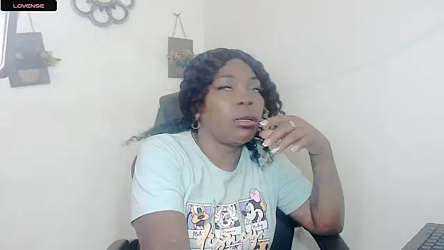 Snapshot of hotbrunettecasandra chatting on 11-14-25, 02:43 hotbrunettecasandra online show from 11-14-25, 02:43