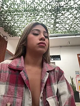 Kimmiebellarie online show from 05-18-26, 01:06