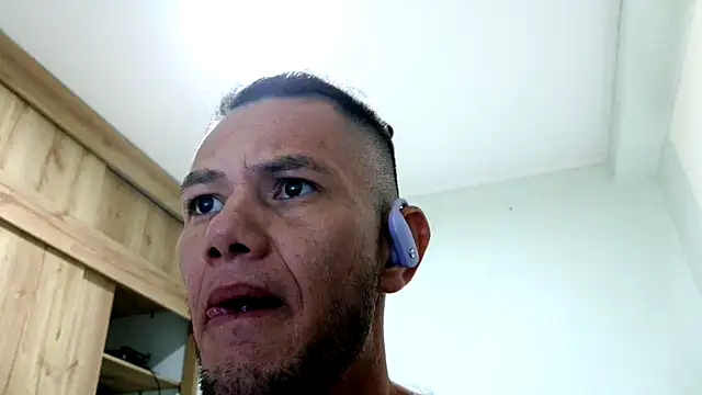 Snapshot of andrew_1520 chatting on 11-18-25, 08:35 andrew 1520 online show from 11-18-25, 08:35