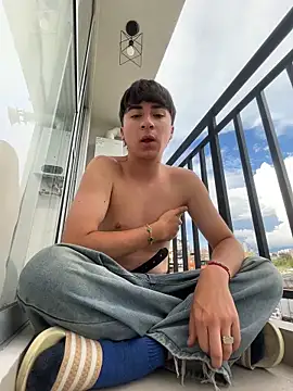 Snapshot of martinbakeer chatting on 04-12-26, 10:04 martinbakeer online show from 04-12-26, 10:04