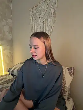 leyaaftermidnight online show from 04-14-26, 09:15