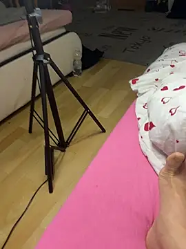 Snapshot of NittaDali chatting on 04-12-26, 10:26 NittaDali online show from 04-12-26, 10:26