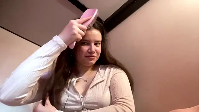 Snapshot of LonnaVandal chatting on 04-13-26, 09:59 LonnaVandal online show from 04-13-26, 09:59