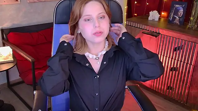 Snapshot of VivienneHebert chatting on 06-25-26, 12:53 VivienneHebert online show from 06-25-26, 12:53