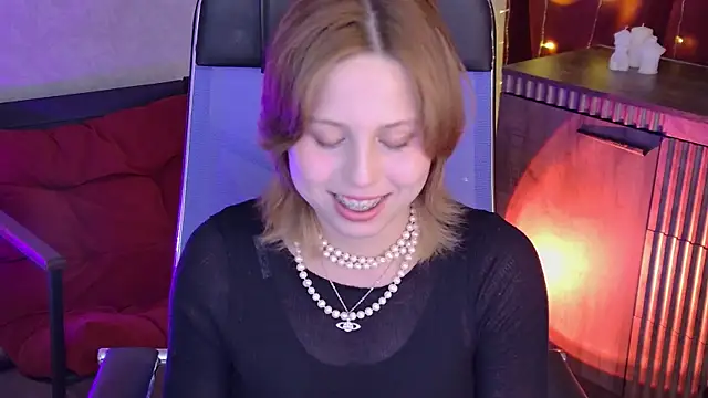 Snapshot of VivienneHebert chatting on 06-26-26, 12:42 VivienneHebert online show from 06-26-26, 12:42