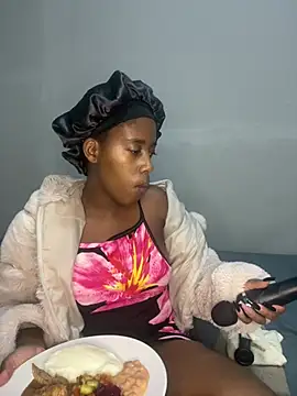petite bee online show from 05-28-26, 03:53