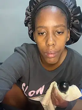 petite bee online show from 07-04-26, 02:29